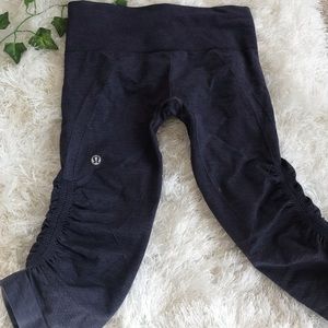 LULULEMON CROP SCRUNCH LEGGINGS SIZE 4